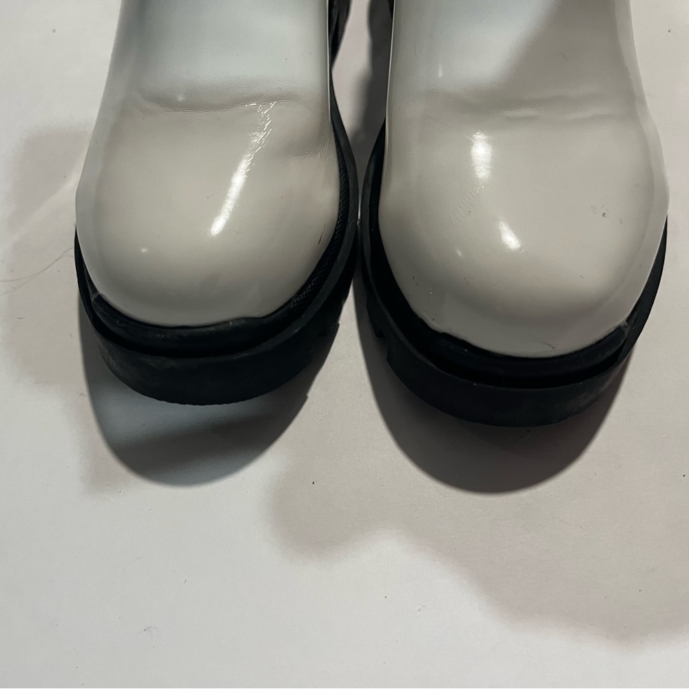 Steve Madden White and Black Sandals - Picture 8 of 11